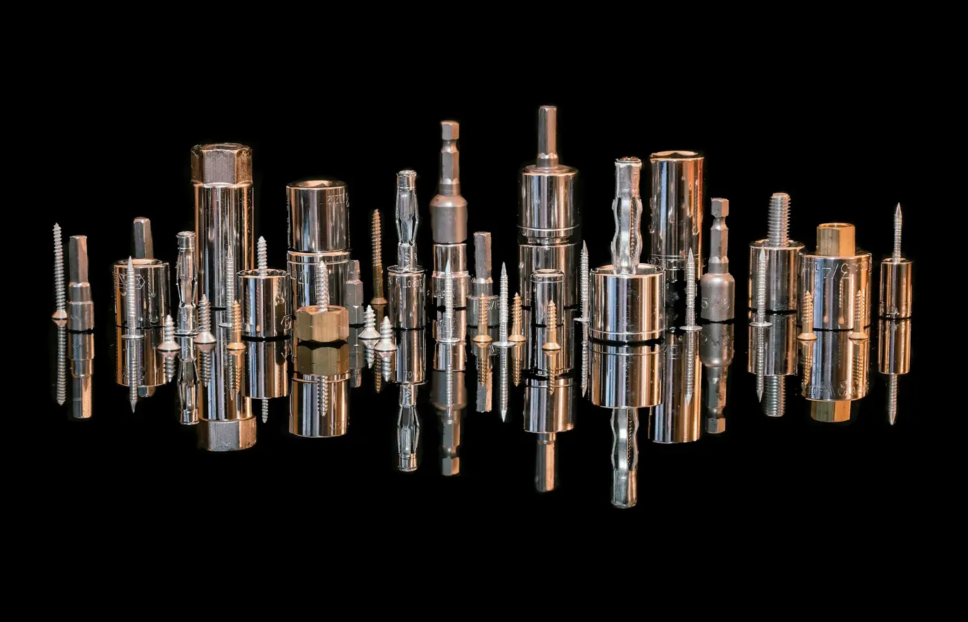 Illustration of a shaft with locating and floating bearing positions accommodating axial thermal movement